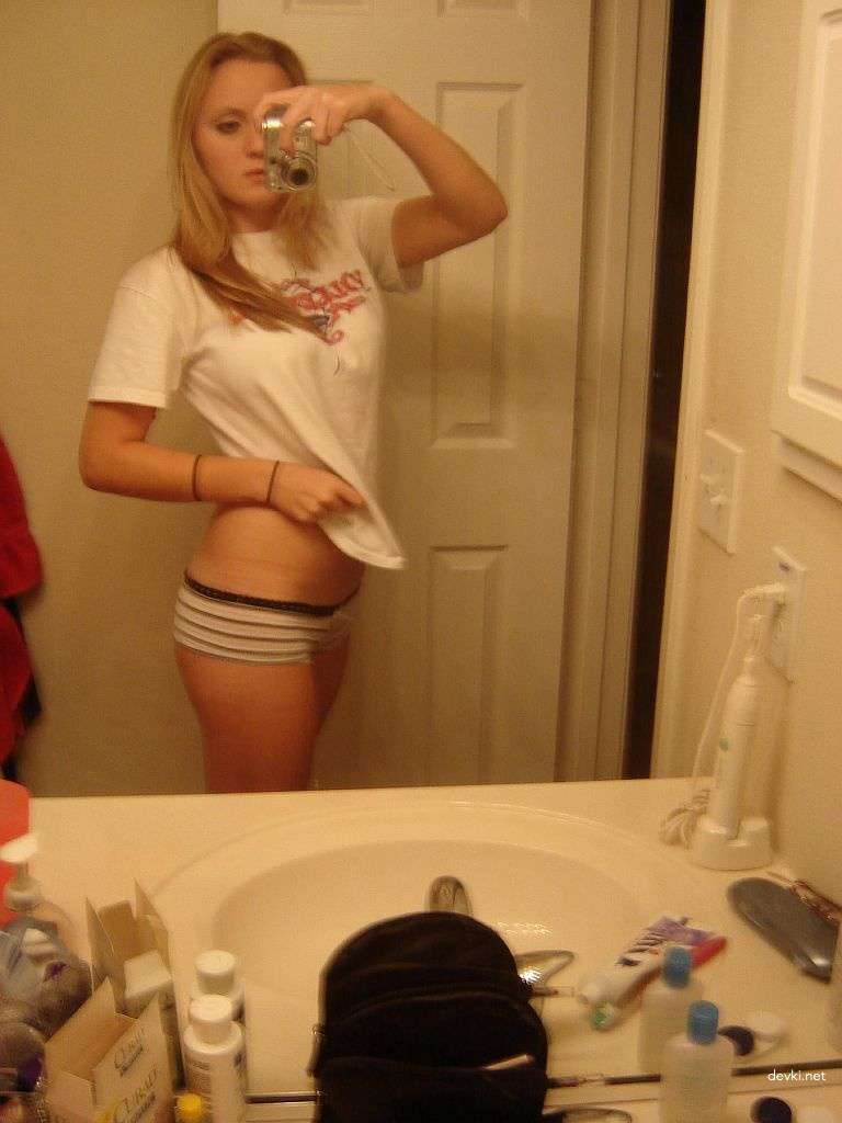 Amateur Girl Selfie in Bathroom - Explicit Bathroom Selfie Photo