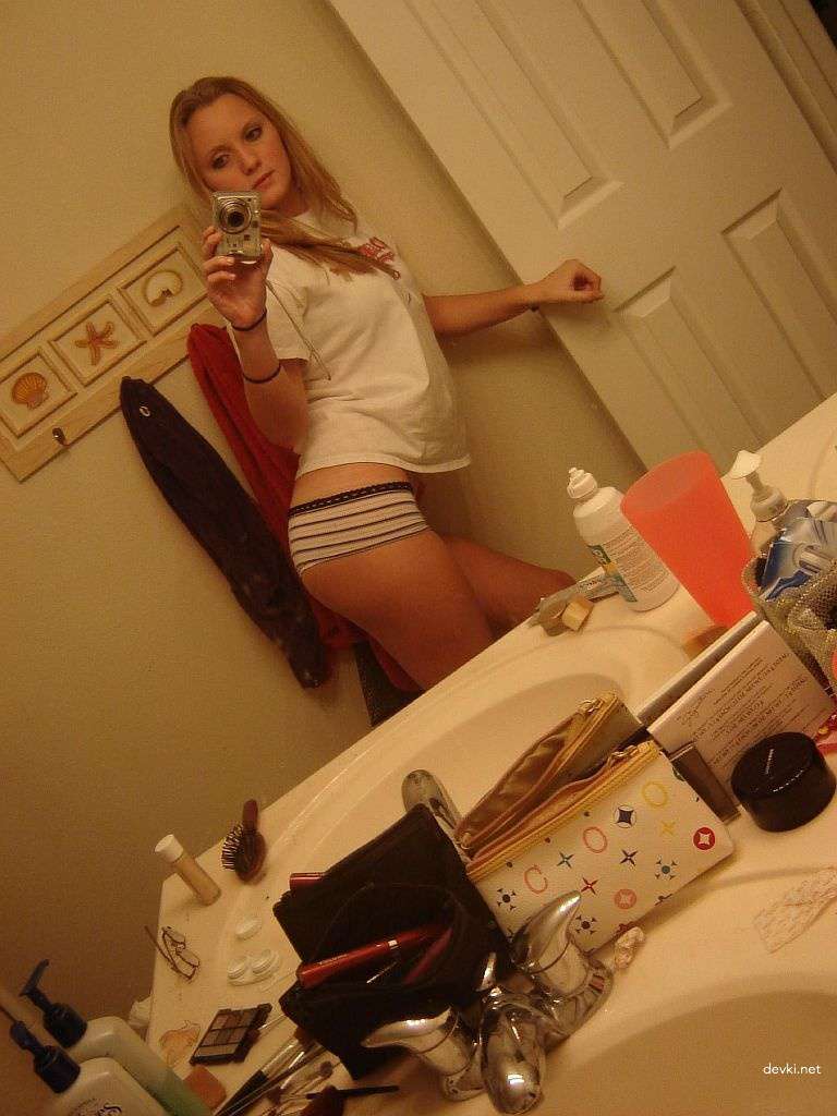 Amateur Girl Selfie in Bathroom - Explicit Bathroom Selfie Photo