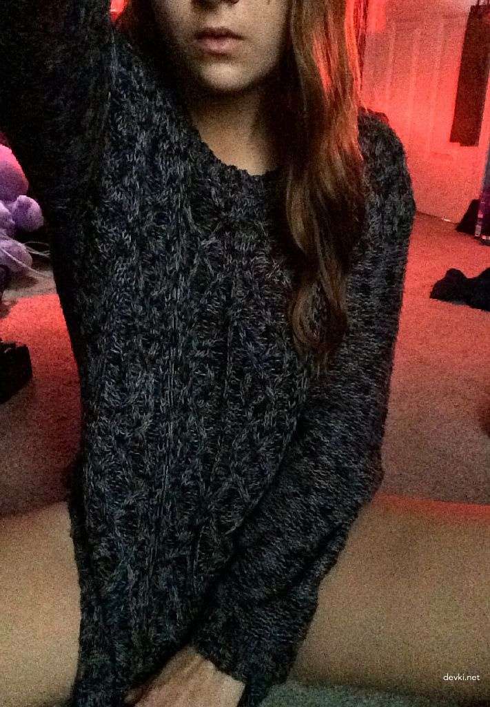 Explicit Amateur Photos: Girl with Shaved Pussy Exposing Herself at Home