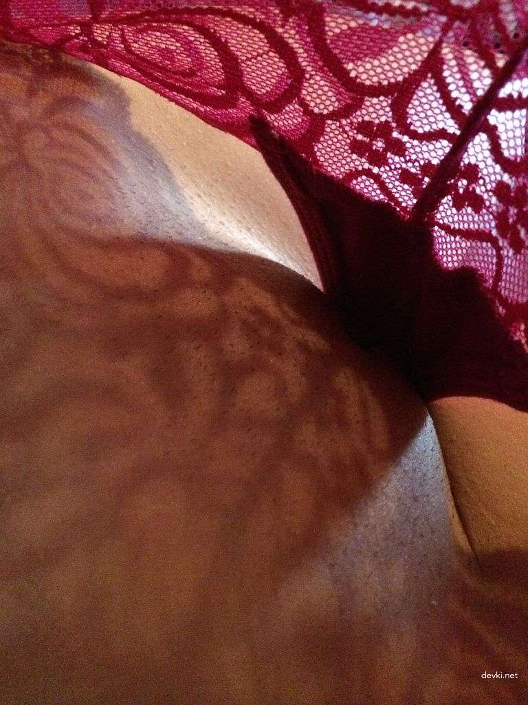 Explicit Amateur Photos: Girl with Shaved Pussy Exposing Herself at Home