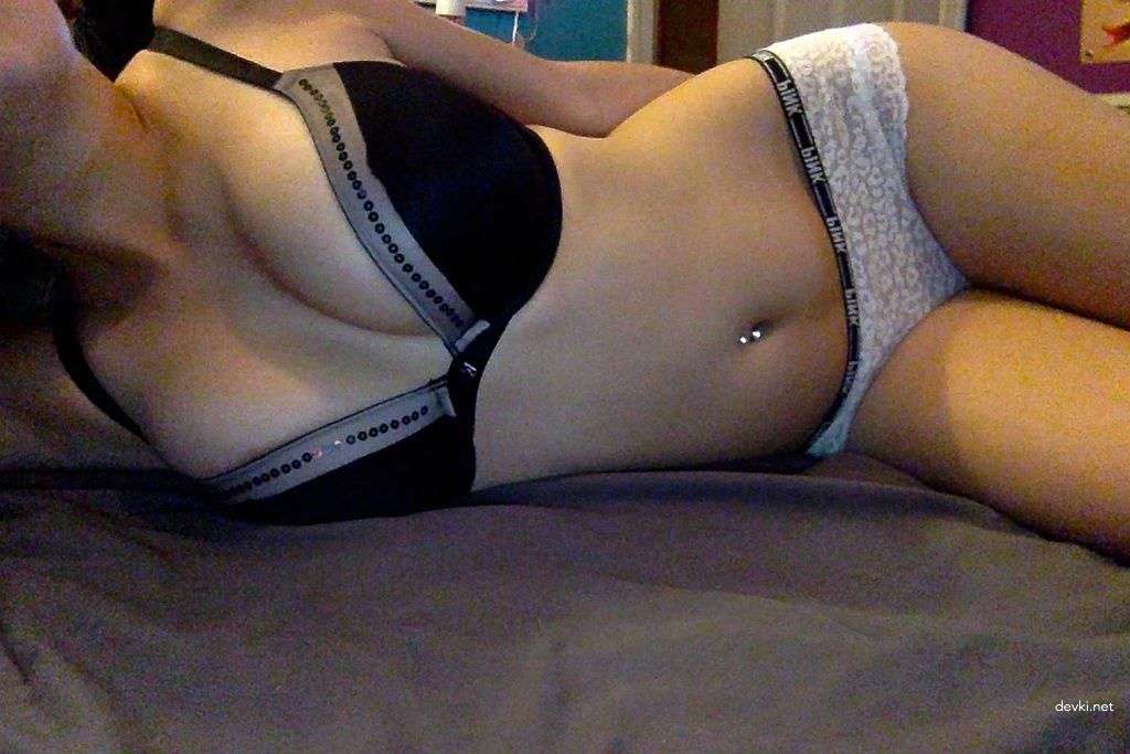 Explicit Amateur Photos: Girl with Shaved Pussy Exposing Herself at Home