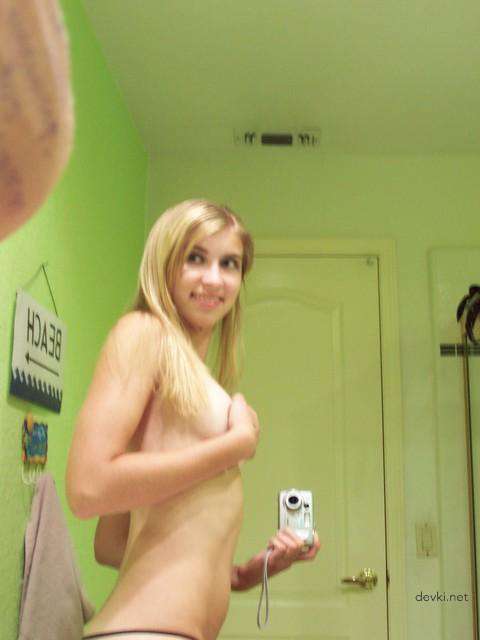 Blonde Amateur Selfie: Explicit and Bold Pose for Maximum Sensation