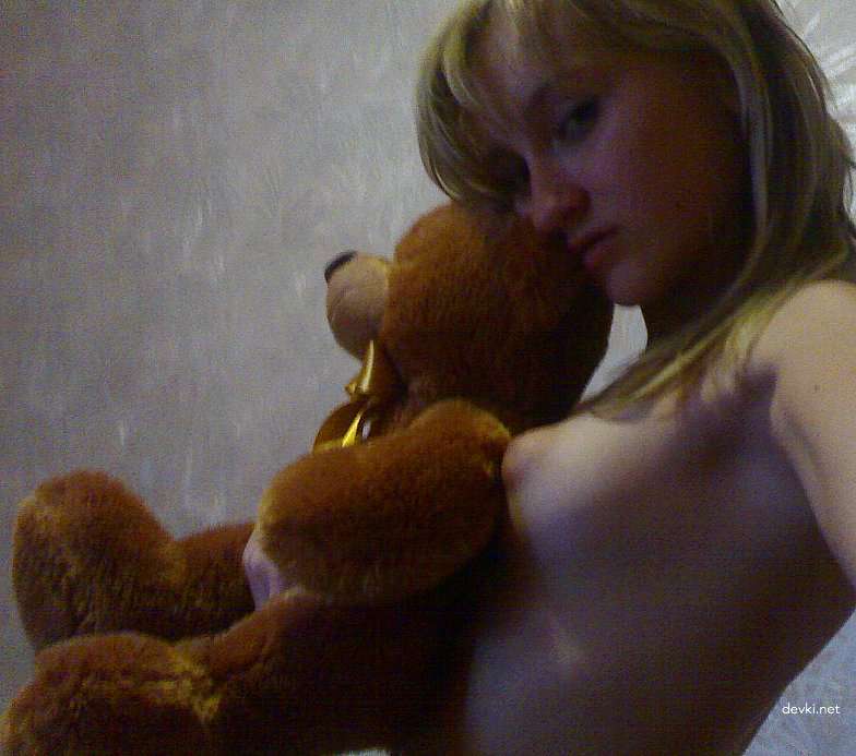 Explicit Nude Amateur Girl Photo: Uncensored Naked Woman Picture