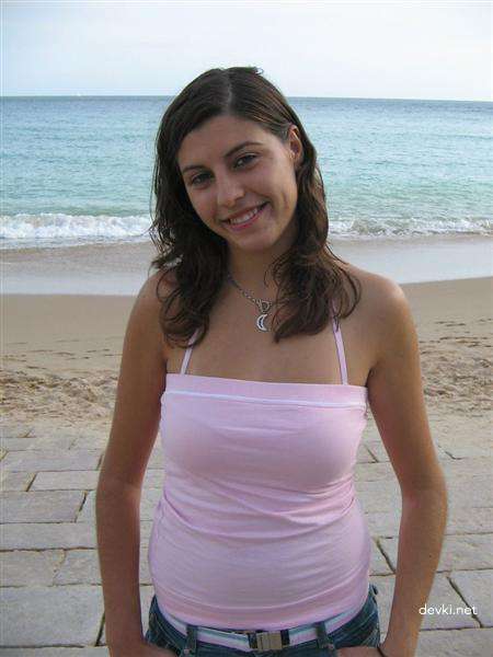 Seductive Brunette's Steamy Amateur Erotic Photoshoot