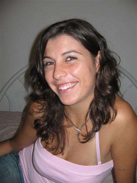 Seductive Brunette's Steamy Amateur Erotic Photoshoot