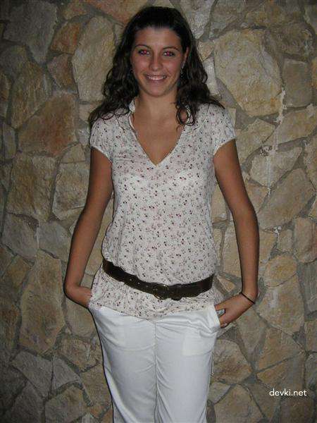 Seductive Brunette's Steamy Amateur Erotic Photoshoot