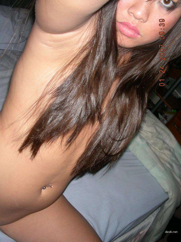 Explicit Asian Nude Amateur Selfie: Naked Asian Girl Shows Off