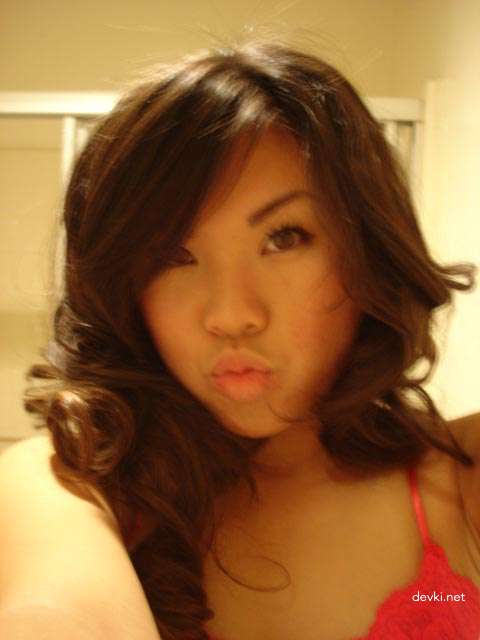 Explicit Asian Nude Amateur Selfie: Naked Asian Girl Shows Off