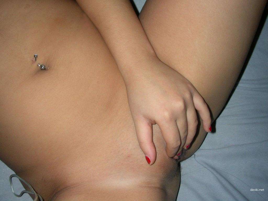 Explicit Asian Nude Amateur Selfie: Naked Asian Girl Shows Off