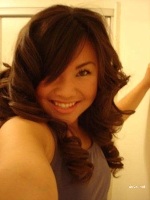 Explicit Asian Nude Amateur Selfie: Naked Asian Girl Shows Off