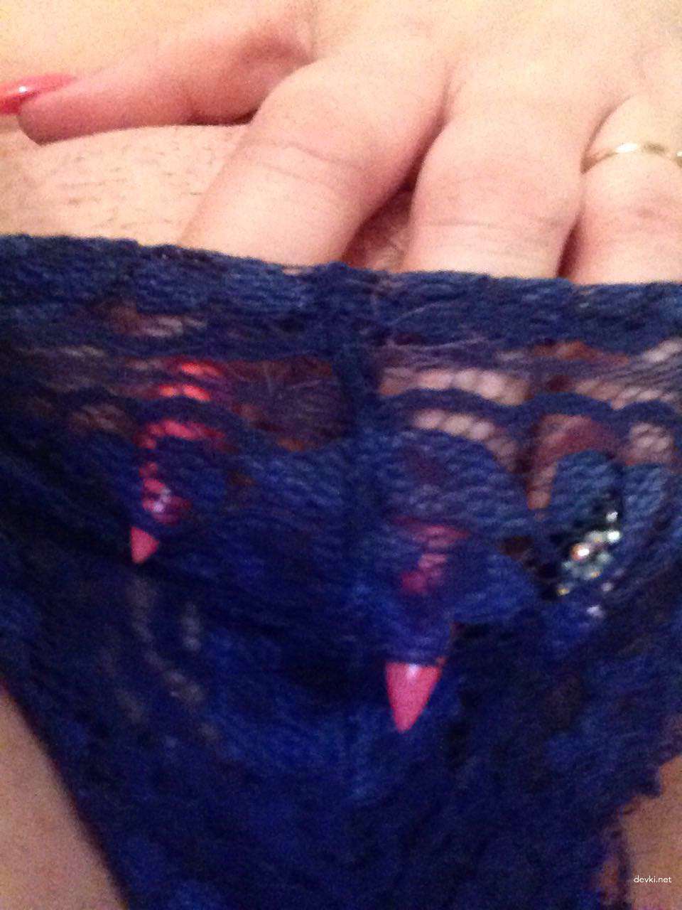 Amateur Pussy Pic: Hot Girl's Explicit Vagina Close-up Shot