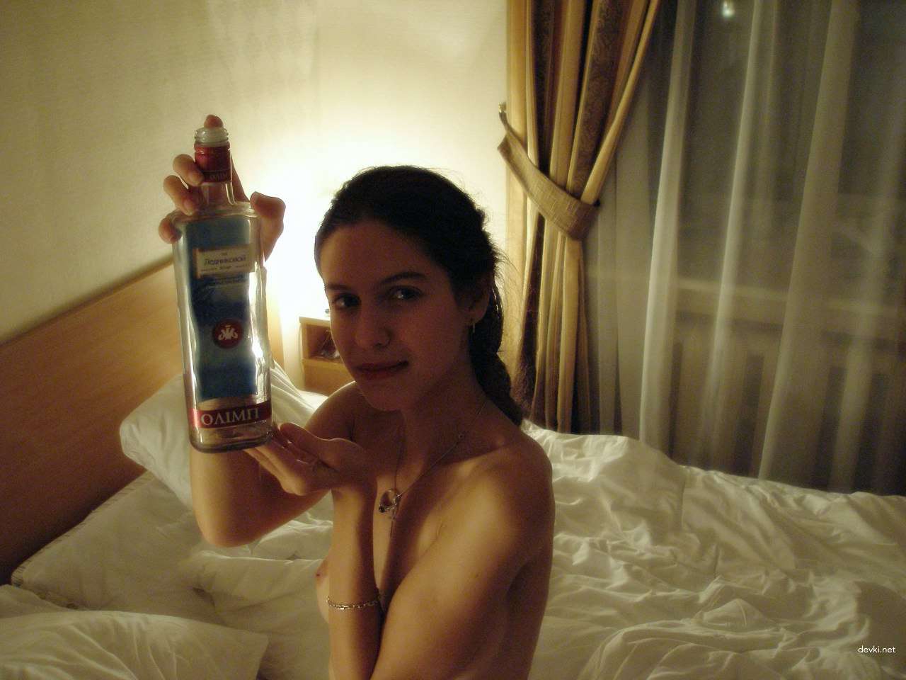 Explicit Amateur Hotel Nude Girl - XXX Naked Woman in Room