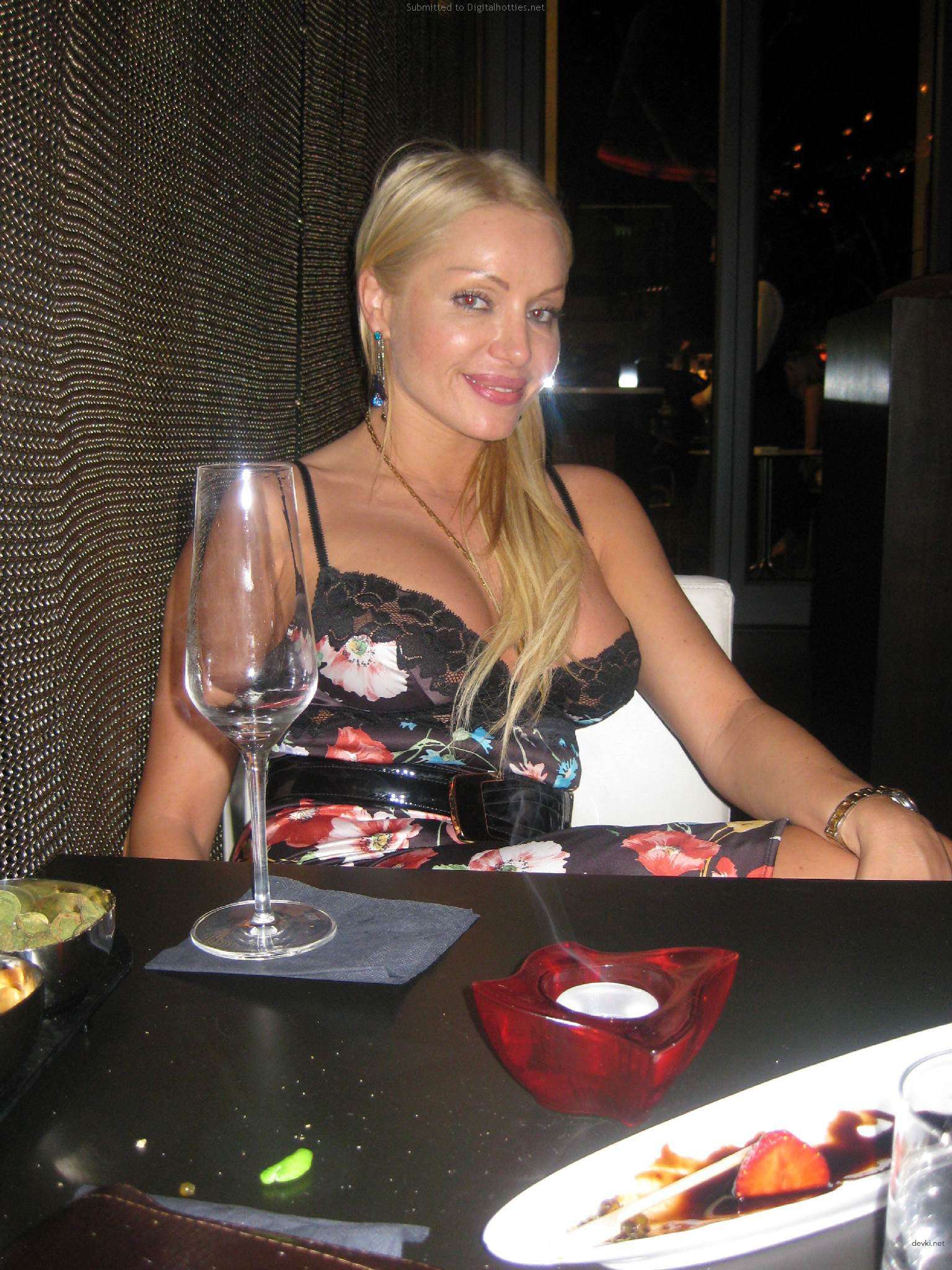 Mature with Seductive Pussy: Explicit MILF Porn Photo