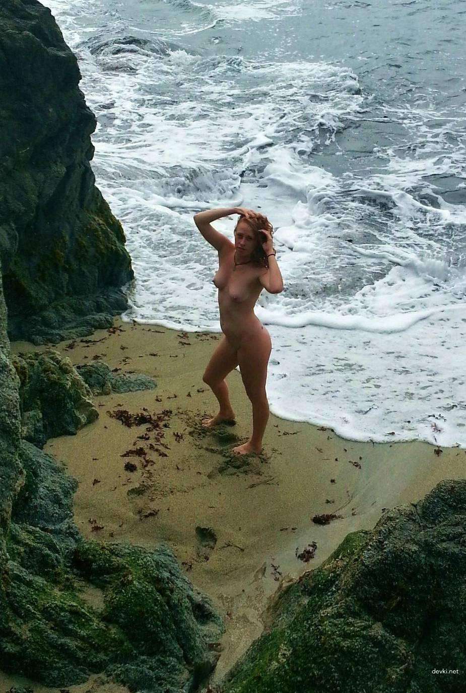 Private Vacation Amateur Photo: Explicit and Bold Beach Images