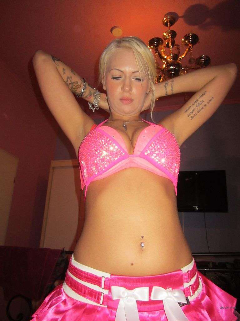 Hot Blonde Bombshell in Explicit Porn Photo Shoot