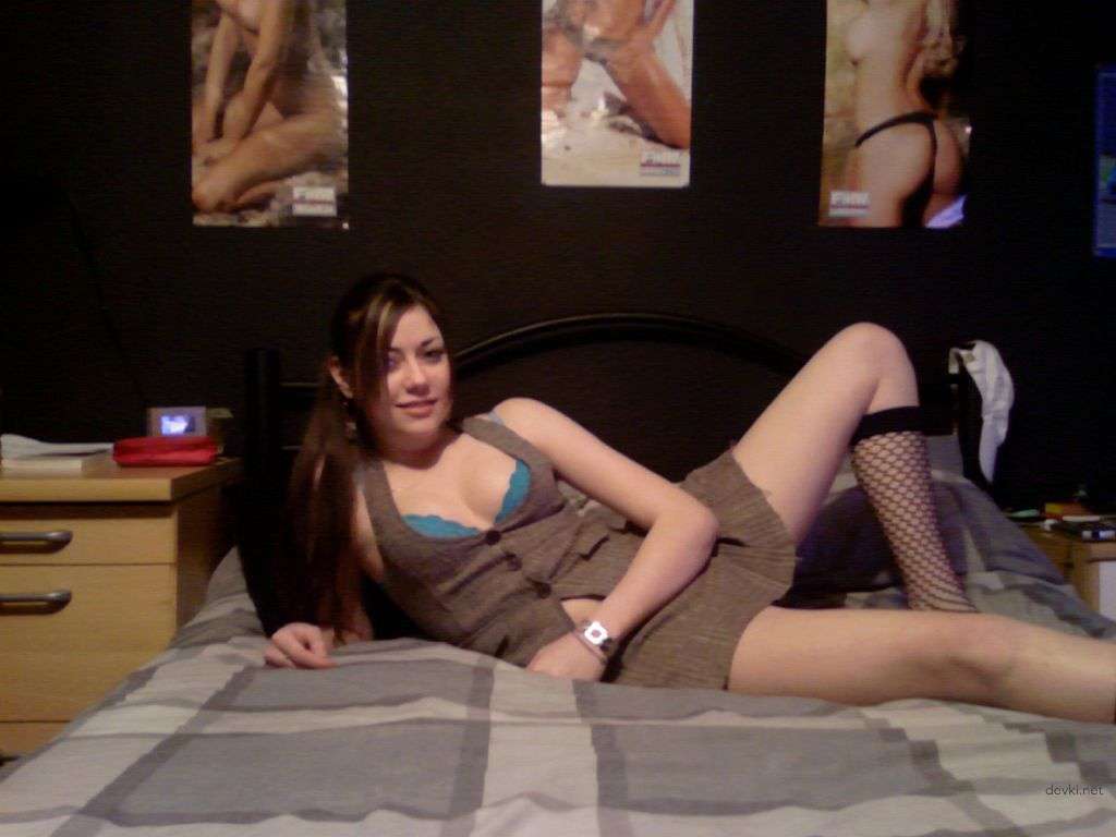 Amateur Home Photos of Explicit Girl - Uncensored Homemade Pics