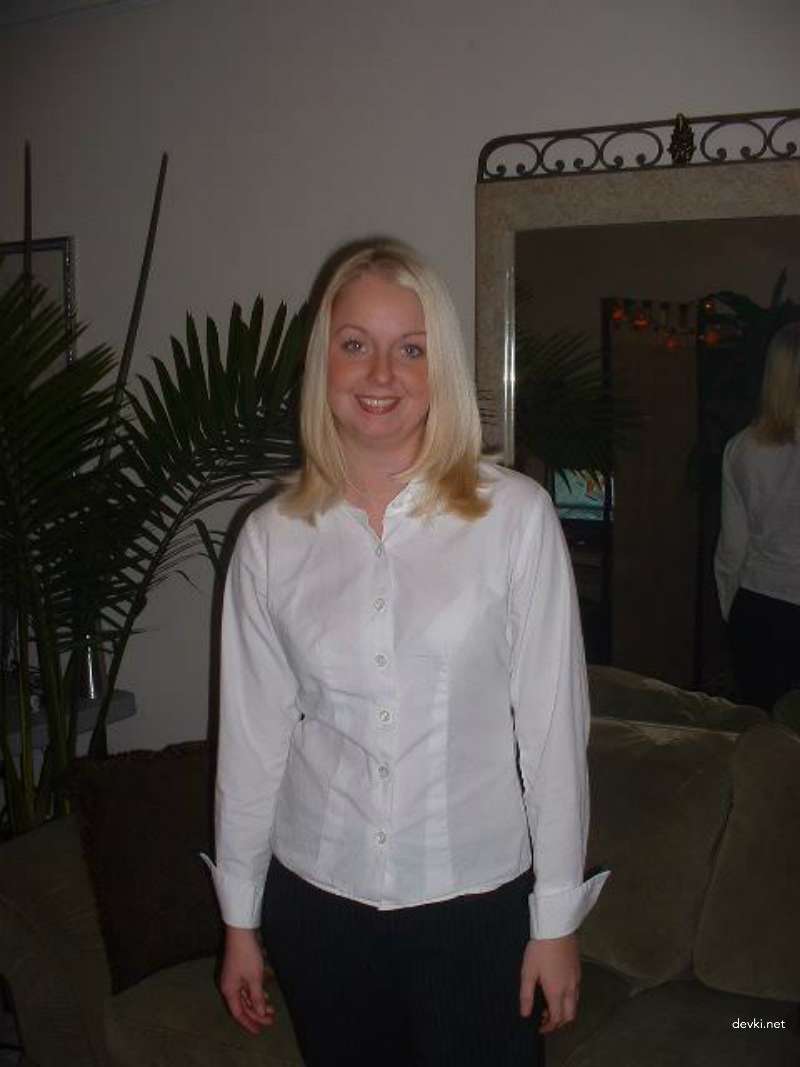 Mature amateur expertly shows off her holes - XXX explicit photo gallery