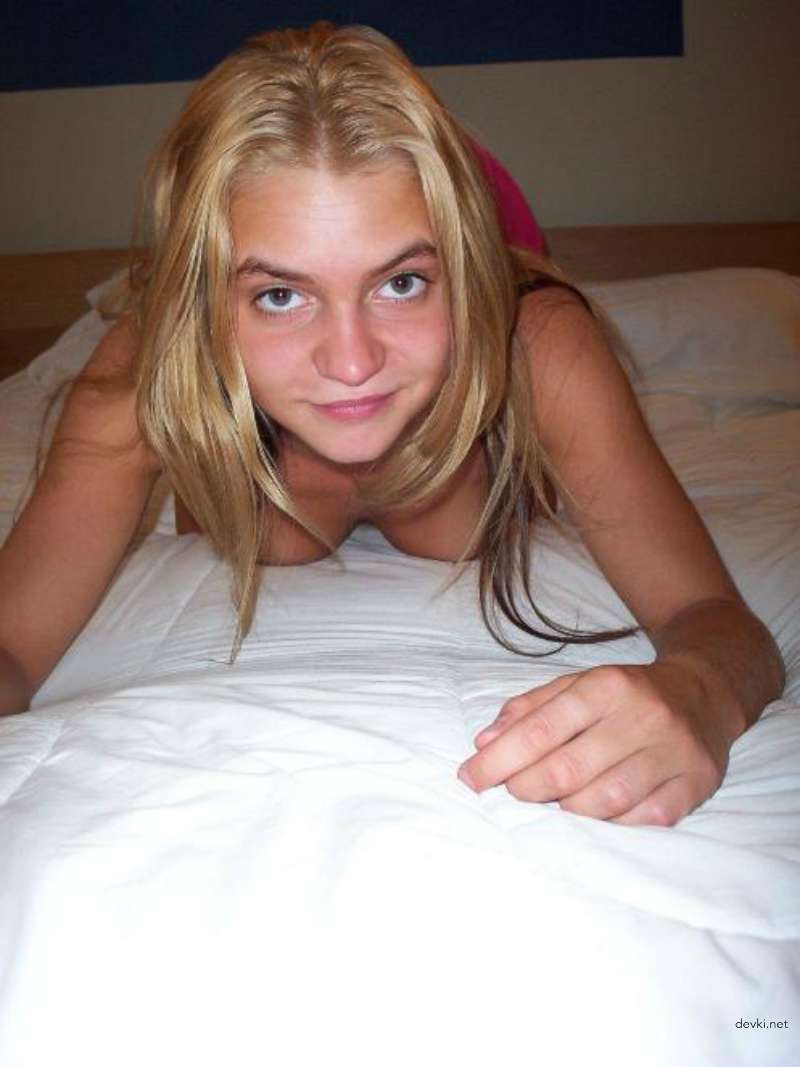 Hot Girl with Sexy Body: Amateur Photo Collection