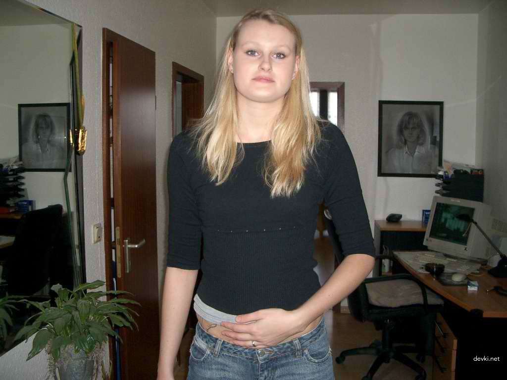 Amateur Home Erotic Tattooed Girl - Explicit Homemade Erotica Photos