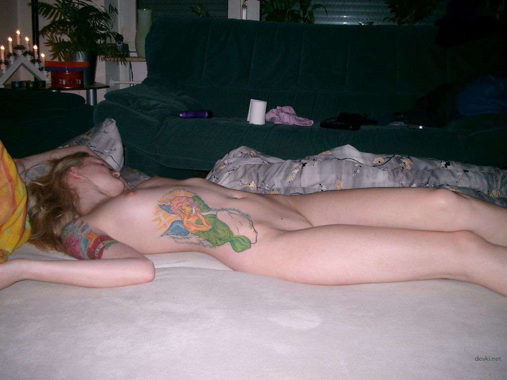 Amateur Home Erotic Tattooed Girl - Explicit Homemade Erotica Photos