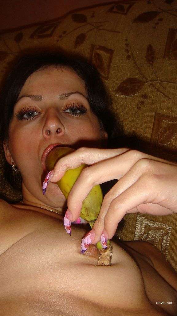 Seductive Nude Girl - Amateur Explicit Photo Shoot with Beautiful Naked Woman