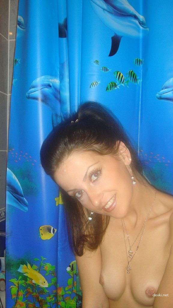 Seductive Nude Girl - Amateur Explicit Photo Shoot with Beautiful Naked Woman