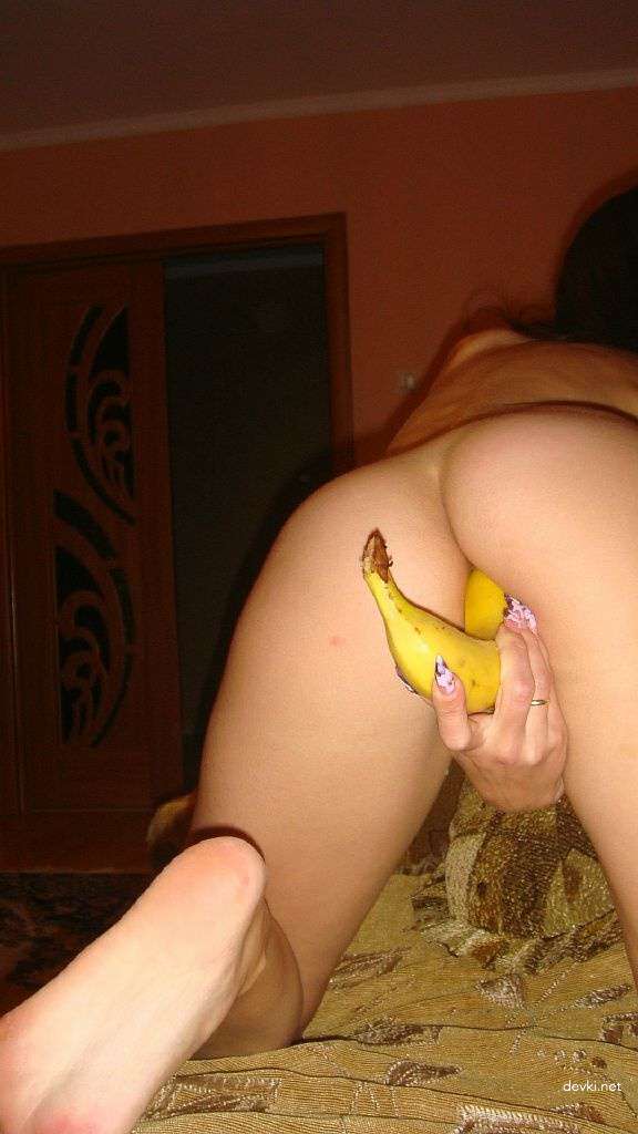 Seductive Nude Girl - Amateur Explicit Photo Shoot with Beautiful Naked Woman