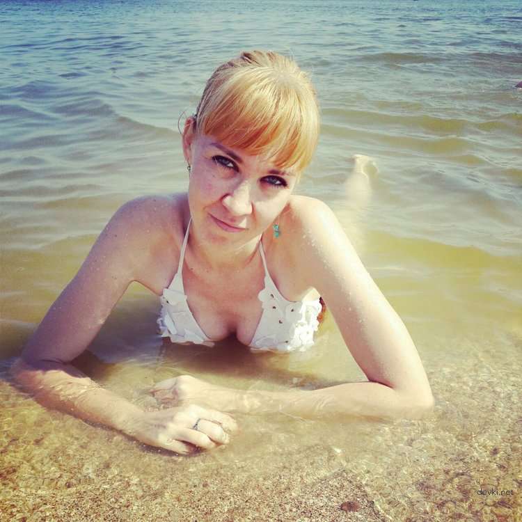 Naked Redhead Woman - Explicit Amateur Nude Photo