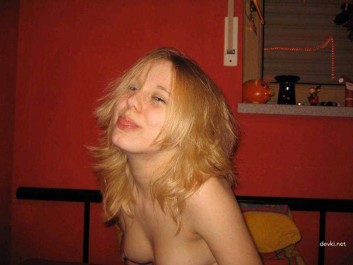 Private Girlfriend Photo with Sexy Figure: Explicit Amateur Sex Shot