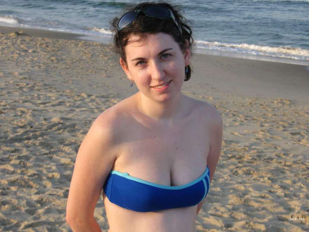 Hot Wife Photo: Amateur Russian MILF Exposed in XXX Pic