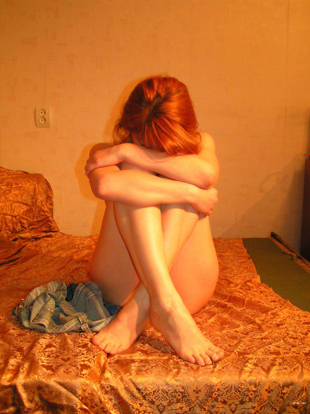 Amateur Slut Poses Naked: Explicit Nude Photoshoot