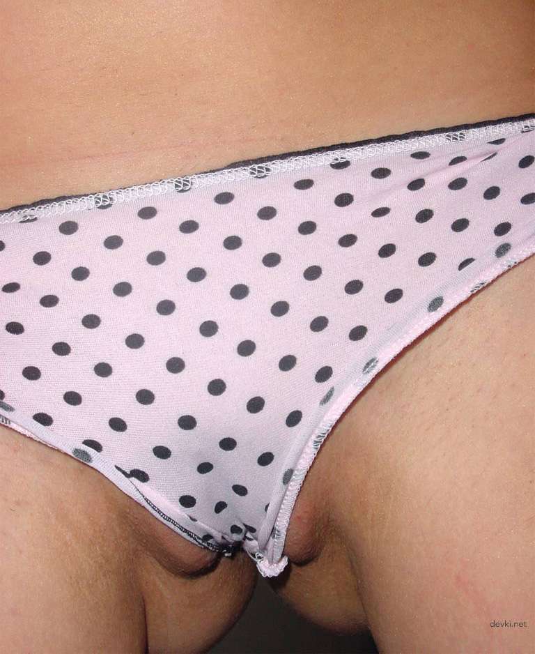 Amateur Babe Spreading Her Pussy with Fingers - Explicit Solo Play