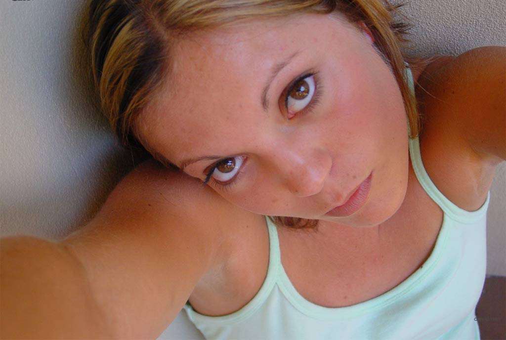 Amateur Girl Strips Panties Off - Explicit Nude Photo