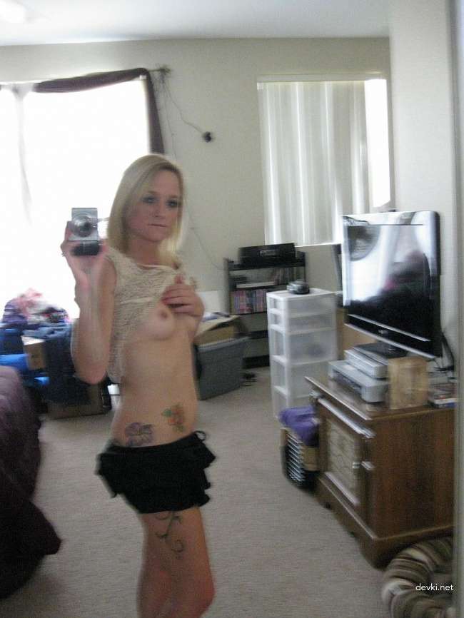 Blonde Tattooed Amateur Babe: Explicit Photo Collection
