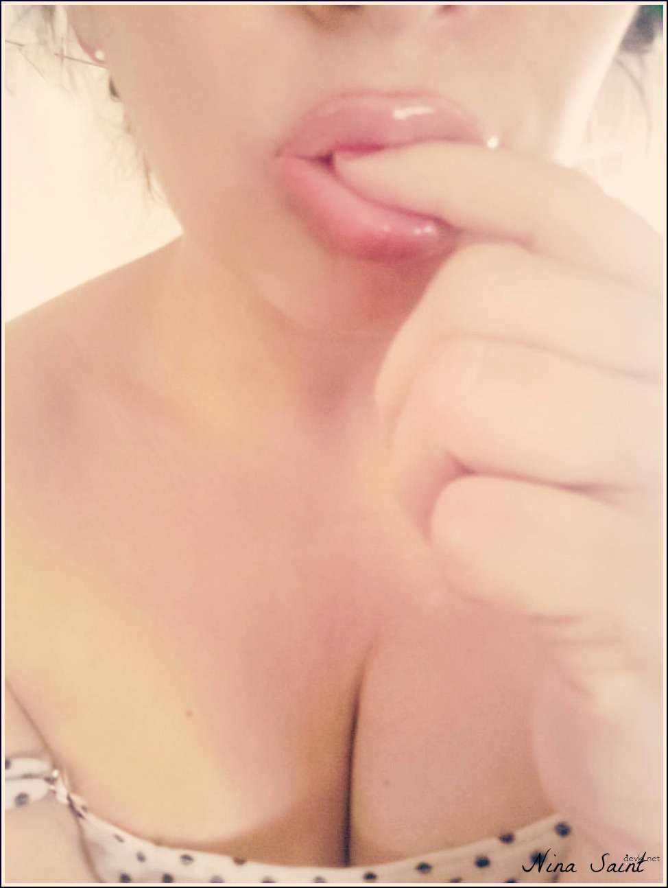 Explicit Selfie of Hot Girl - Amateur Photo with Seductive Poses
