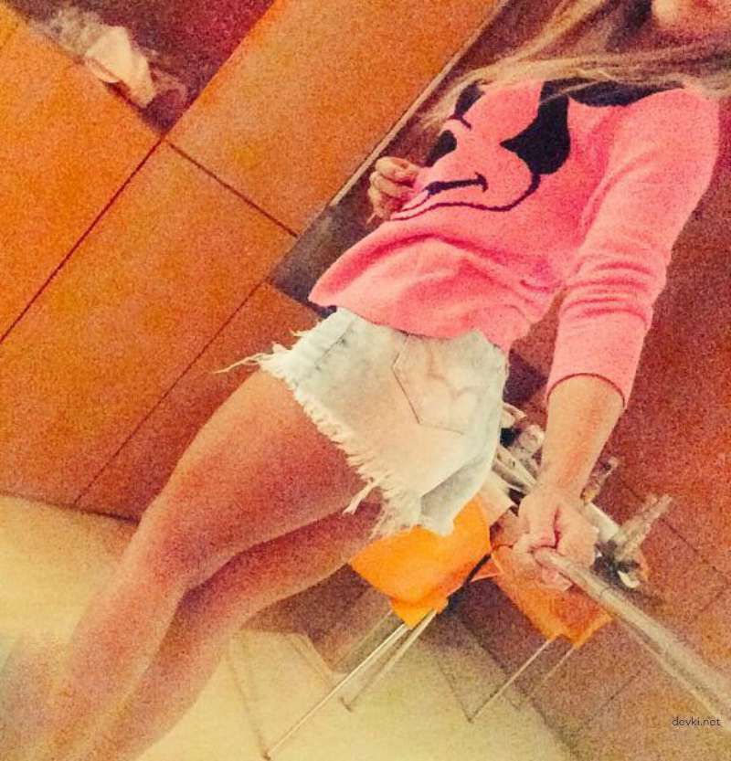 Seductive Selfies: Hot Lady's Erotic Amateur Photos