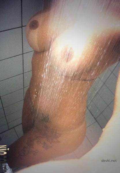 Seductive Selfies: Hot Lady's Erotic Amateur Photos