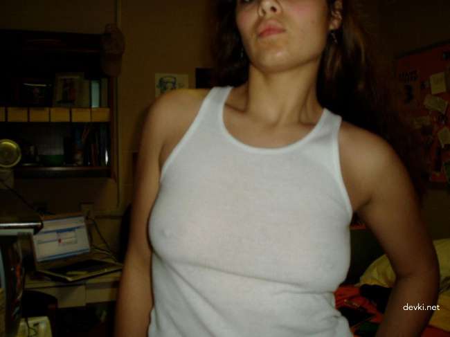 Naked in Dorm: Explicit Amateur Photo of Nude College Girl Caught in Dormitory