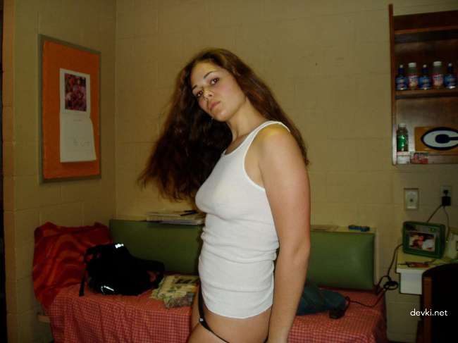 Naked in Dorm: Explicit Amateur Photo of Nude College Girl Caught in Dormitory