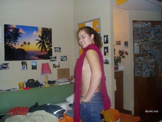 Naked in Dorm: Explicit Amateur Photo of Nude College Girl Caught in Dormitory