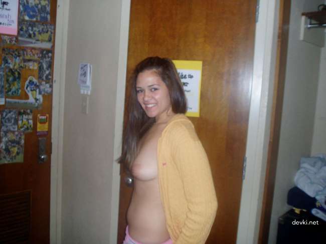 Naked in Dorm: Explicit Amateur Photo of Nude College Girl Caught in Dormitory