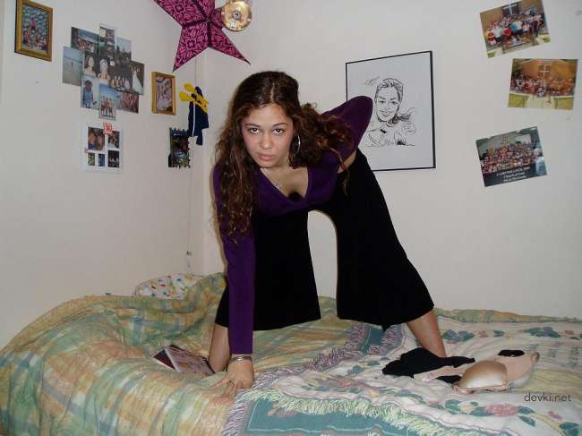 Naked in Dorm: Explicit Amateur Photo of Nude College Girl Caught in Dormitory