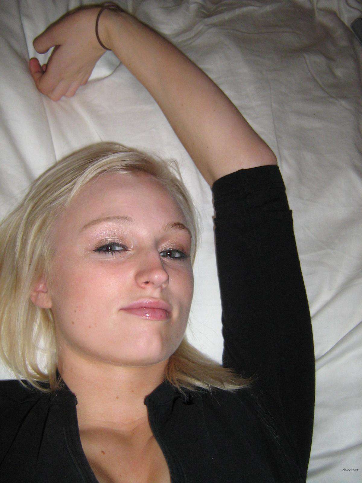 Explicit Skinny Blonde Porn: Hot Blonde Babe in Hardcore Action