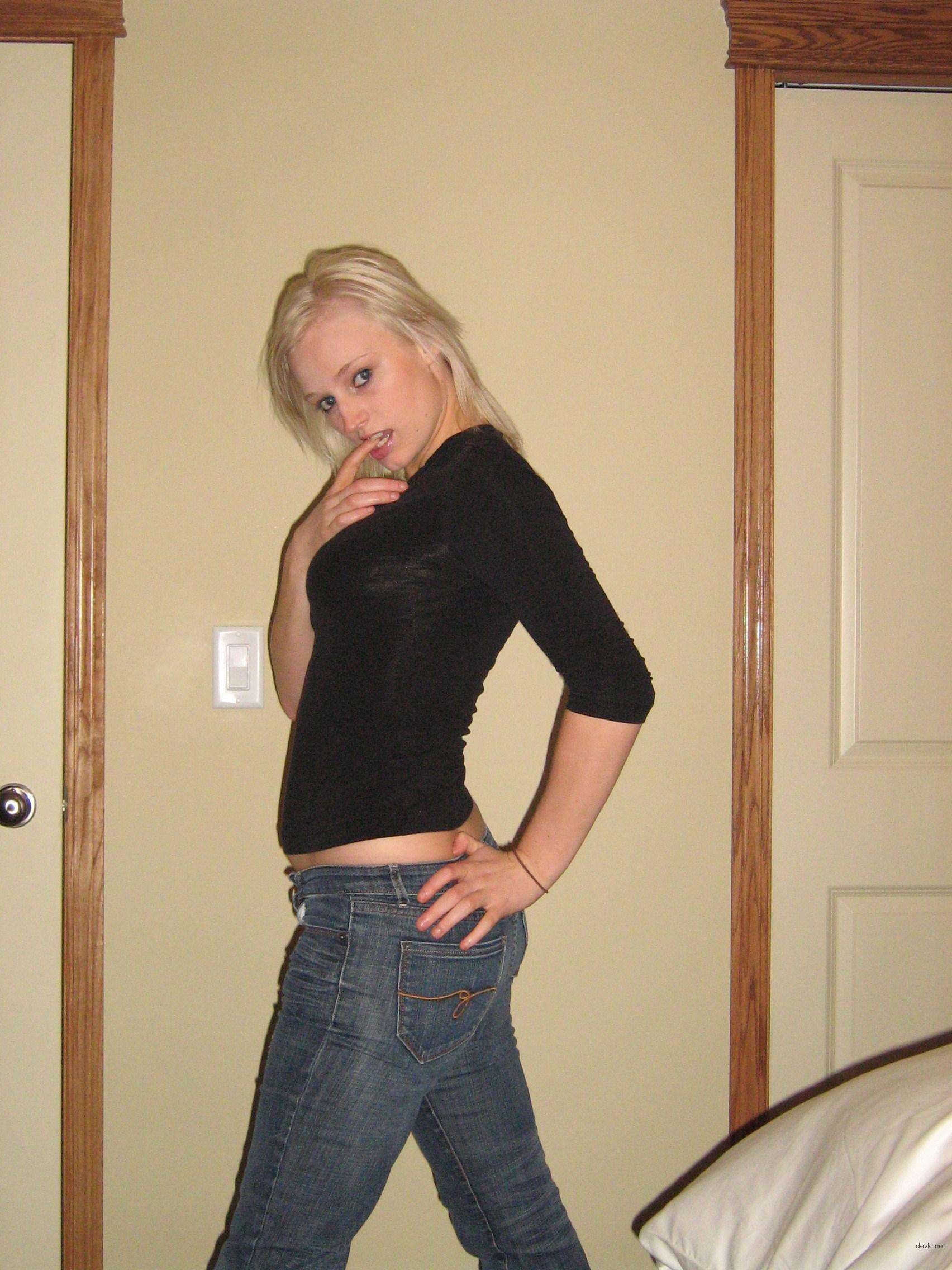 Explicit Skinny Blonde Porn: Hot Blonde Babe in Hardcore Action