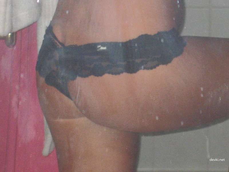Explicit Blonde Amateur Sex Photos: Hot Blonde Bombshell in Action!