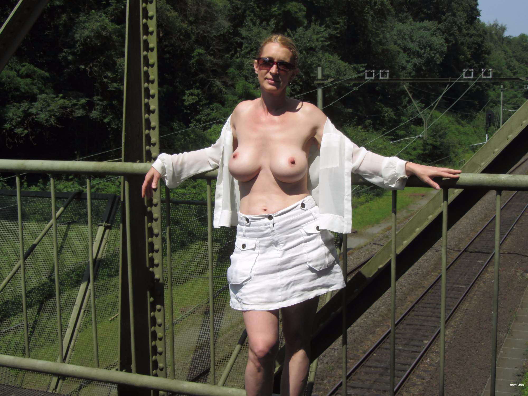 Mature Woman Gets Turned on by Naked Strolls: Amateur Explicit Photo