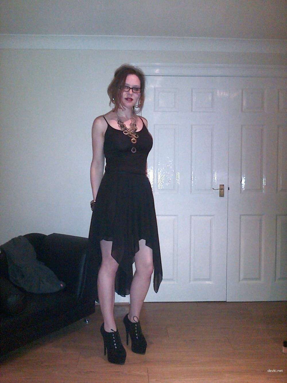 Drunk College Student Amateur Photo - Wild Party Girl Exposed