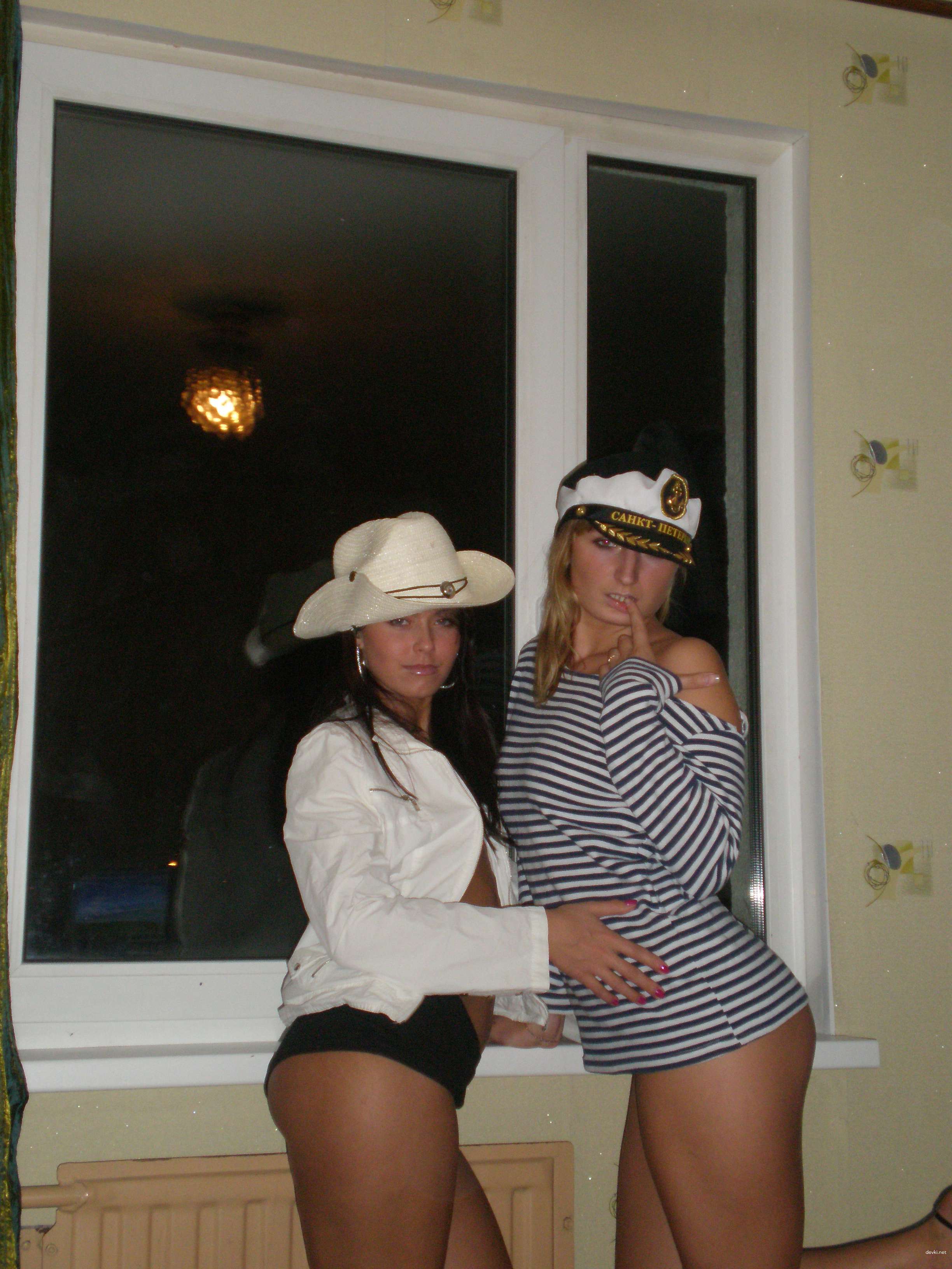 Amateur Girlfriend with Stunning Booty Exposed