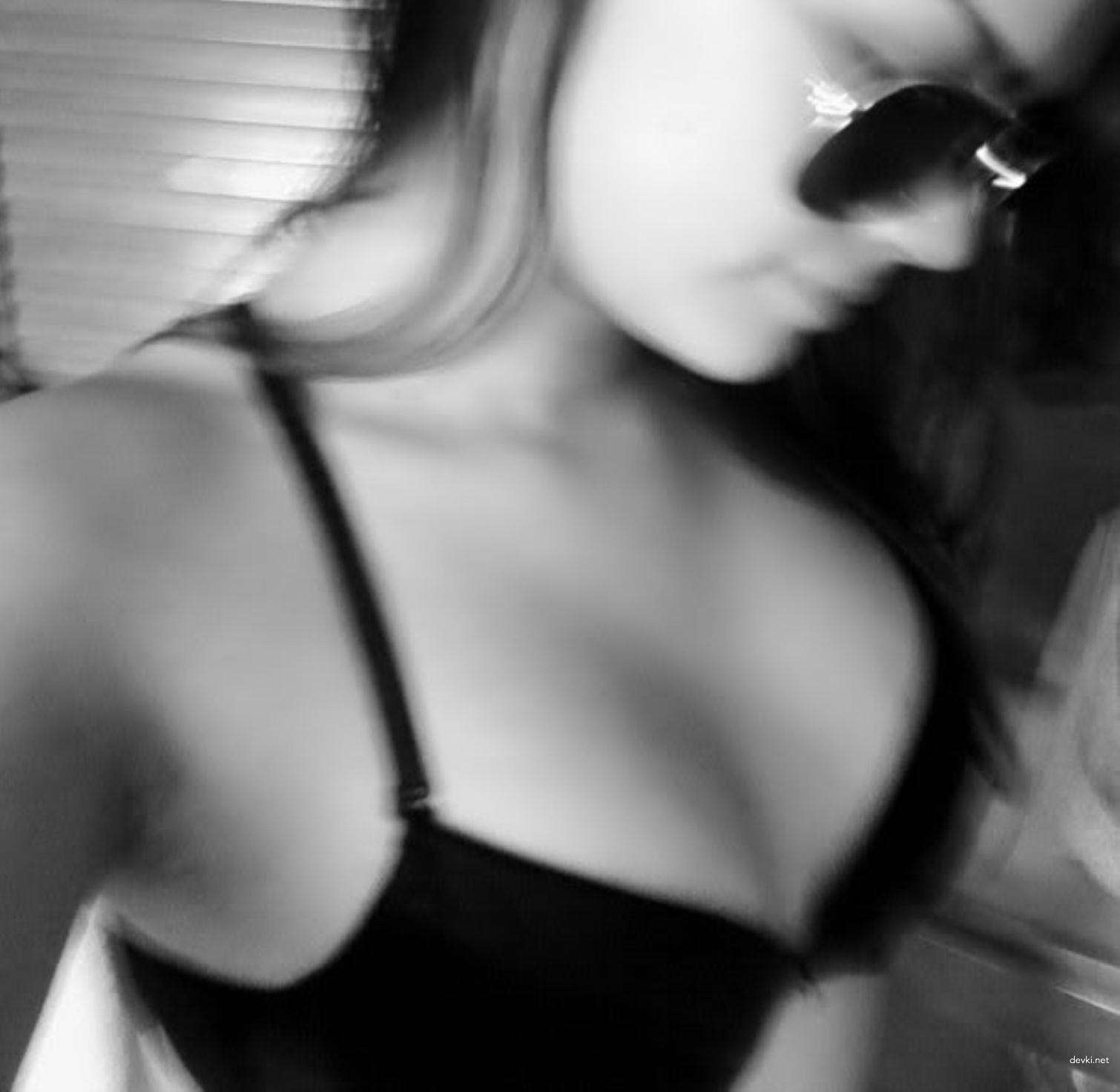 Hot Girl's Homemade Porn Collection: Explicit Amateur XXX Pics