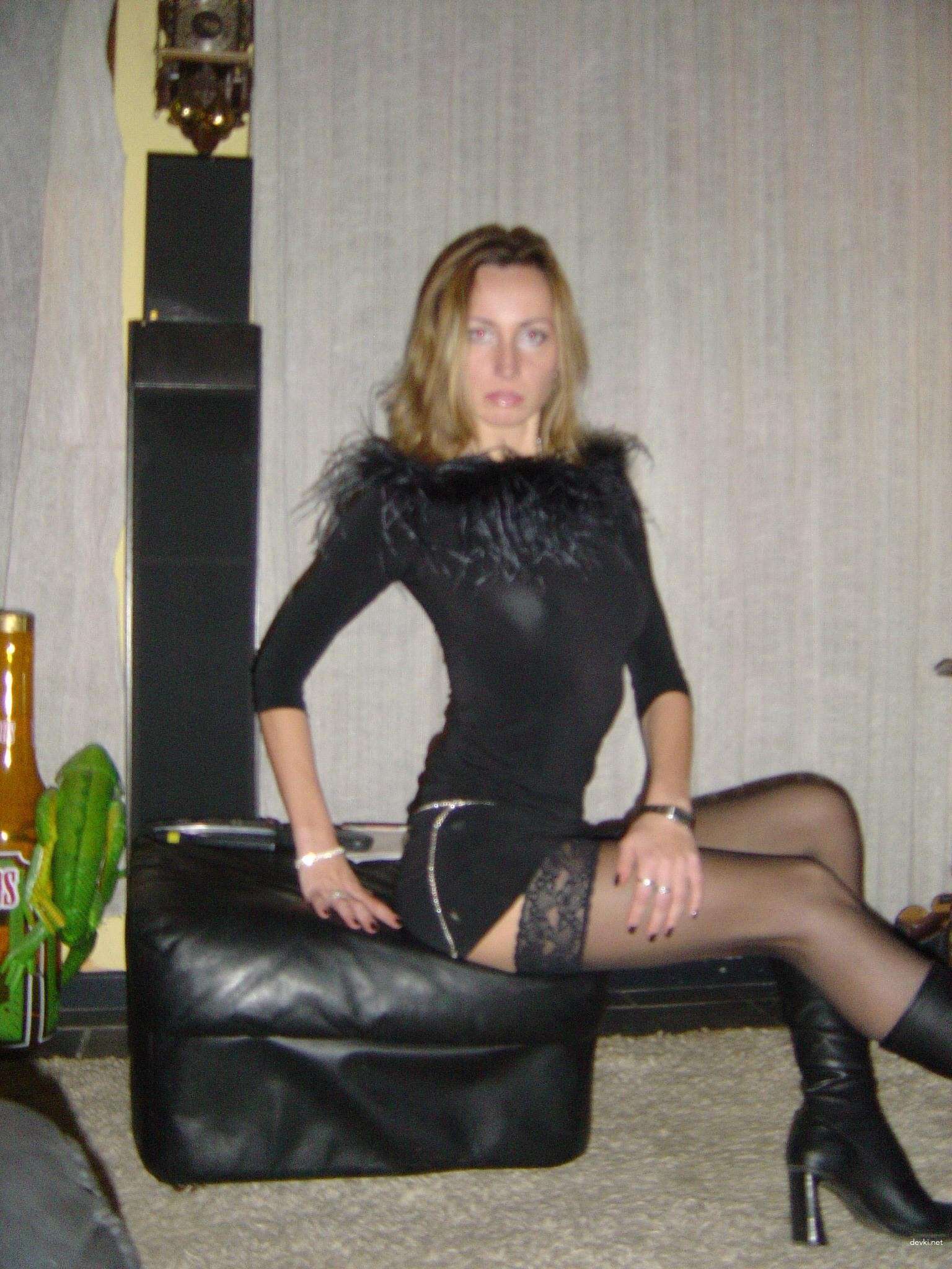 Private Nude Woman Amateur Photo: Explicit and Bold Naked Female Image